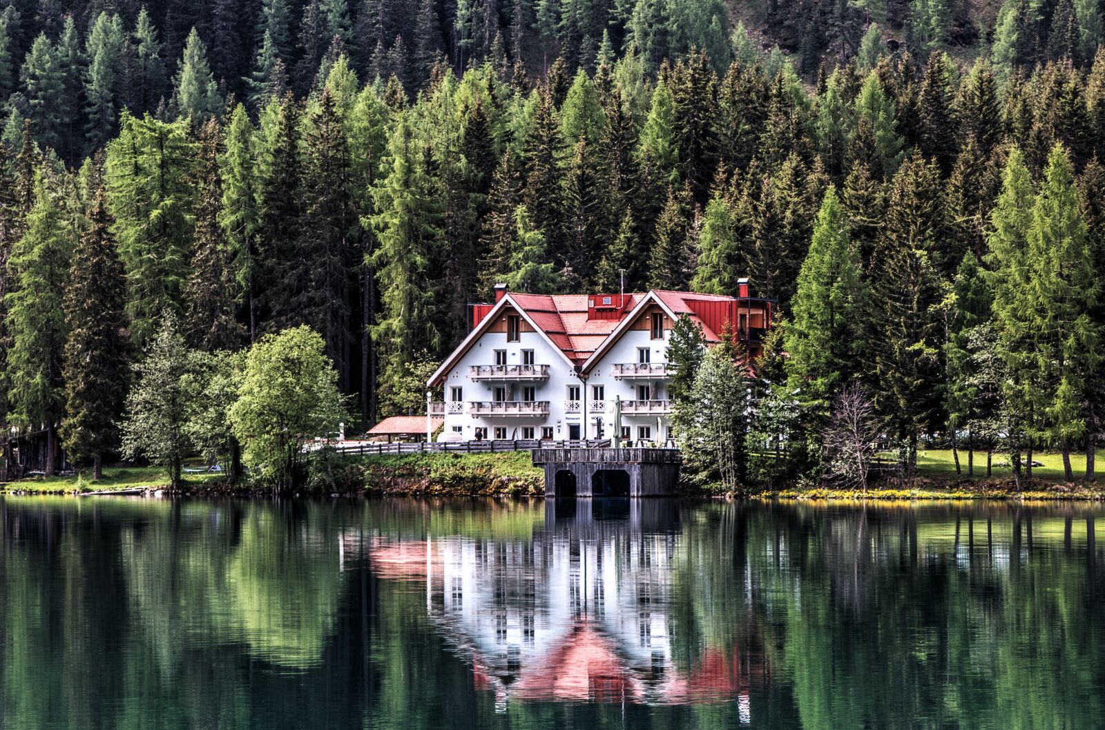 Canon EOS 70D sample photo. Lake, chalet, mirroring photography