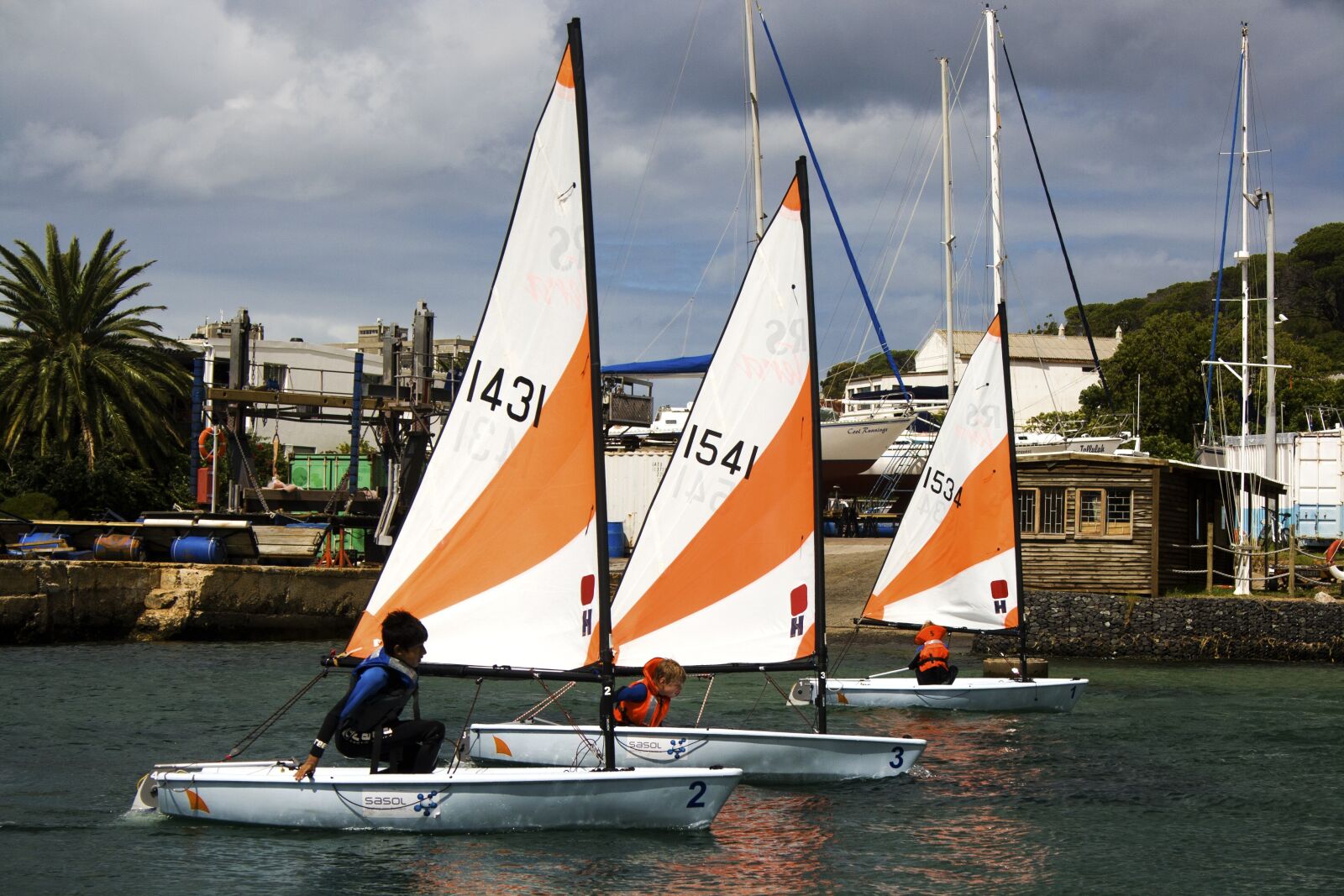 Canon EF-S 18-55mm F3.5-5.6 II sample photo. Boats, race, water photography