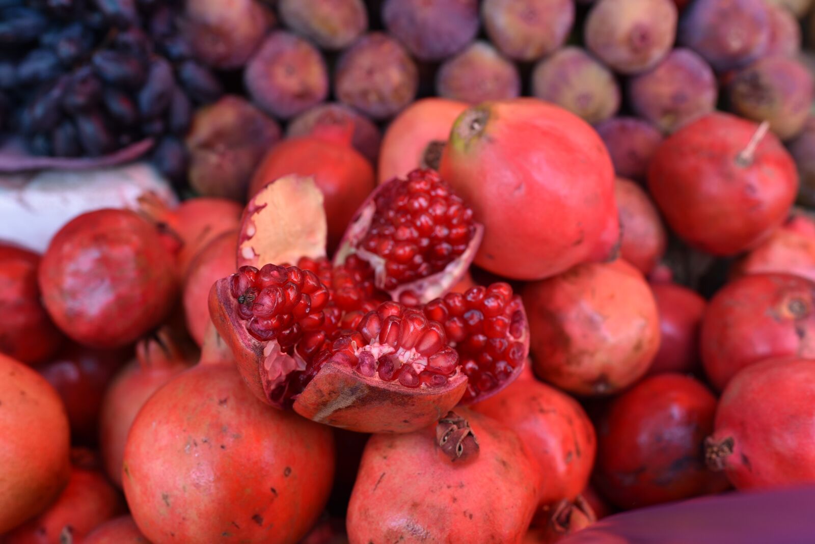Nikon D750 sample photo. Pomegranate, fruit, red photography