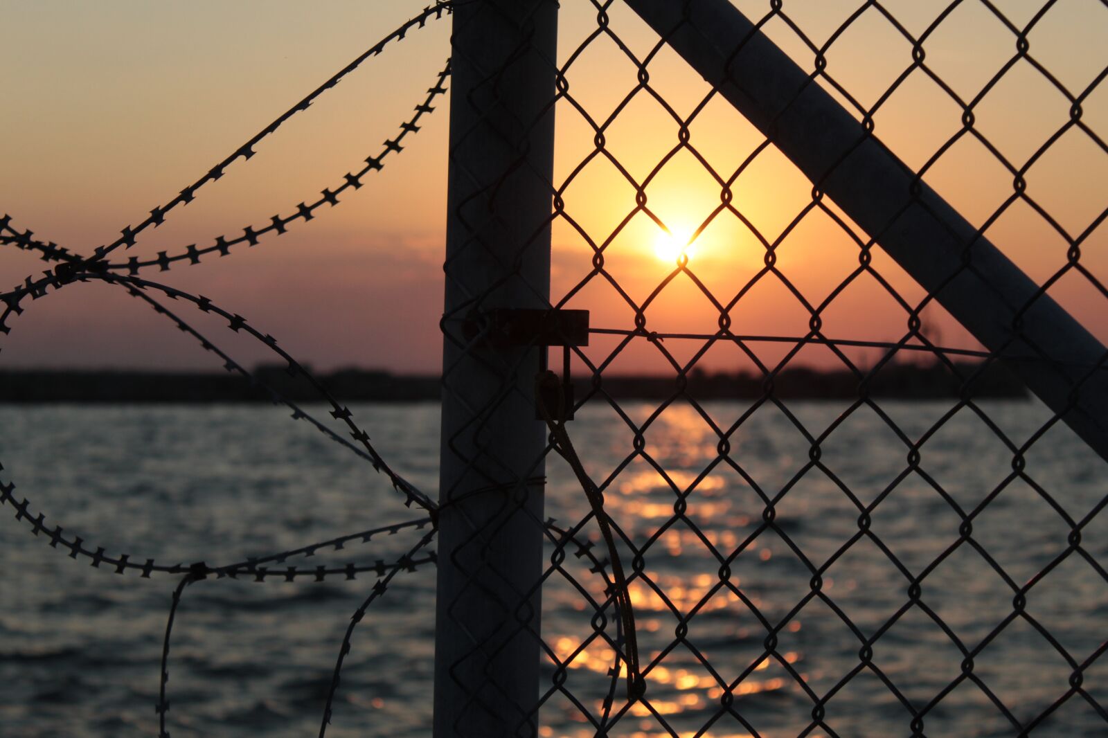 Canon EOS 4000D (EOS Rebel T100 / EOS 3000D) sample photo. Greek, sunset, thessaloniki photography