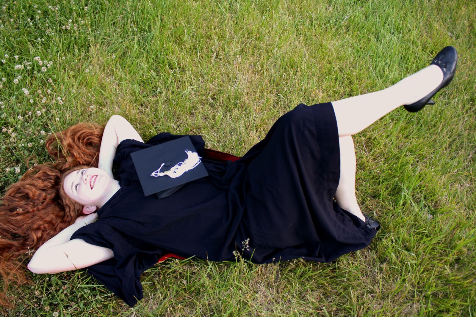 Canon EOS 1000D (EOS Digital Rebel XS / EOS Kiss F) sample photo. Graduate, mortar, gown photography