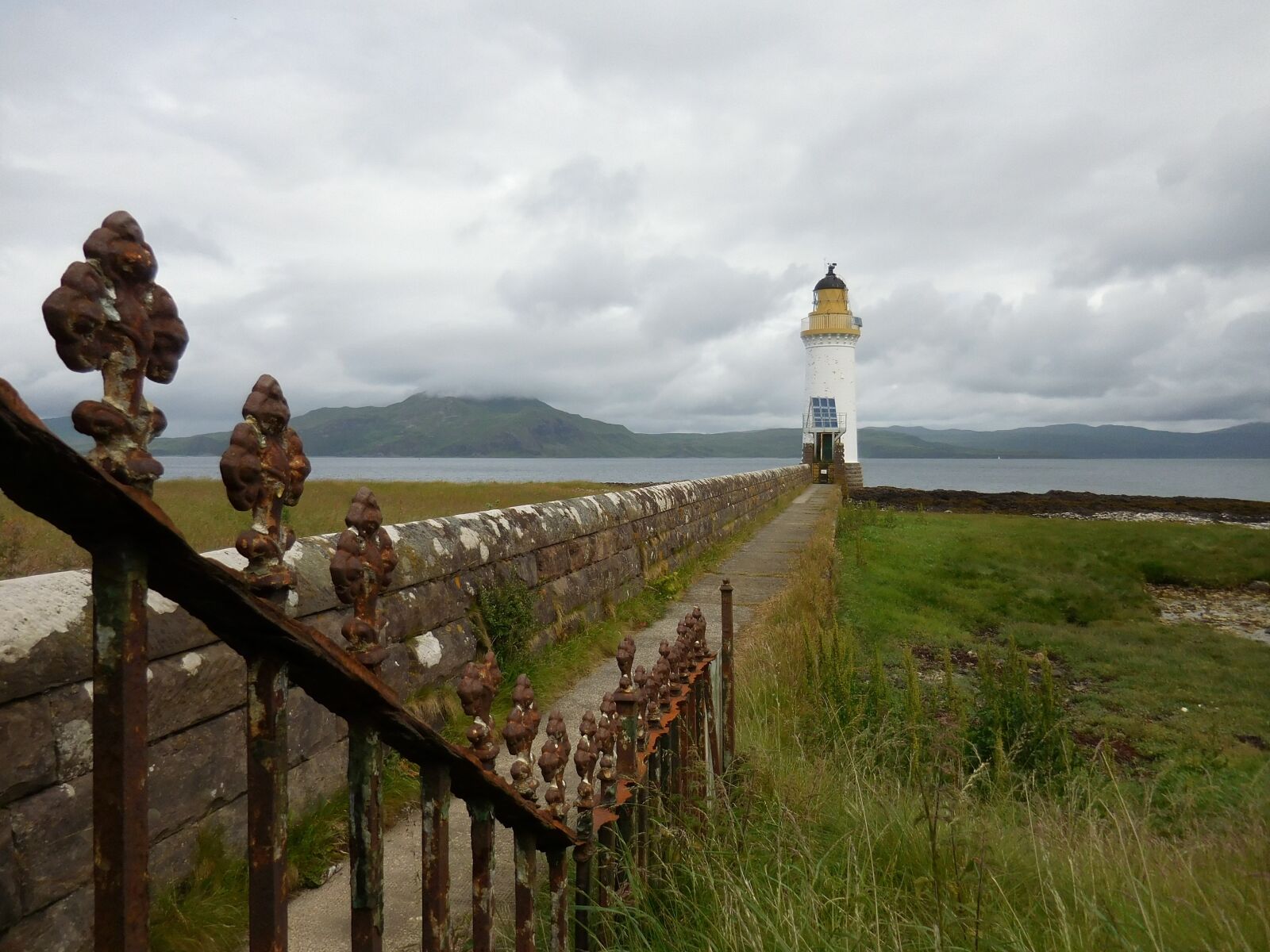 Nikon Coolpix S6900 sample photo. Lighthouse, scotland, meadow photography