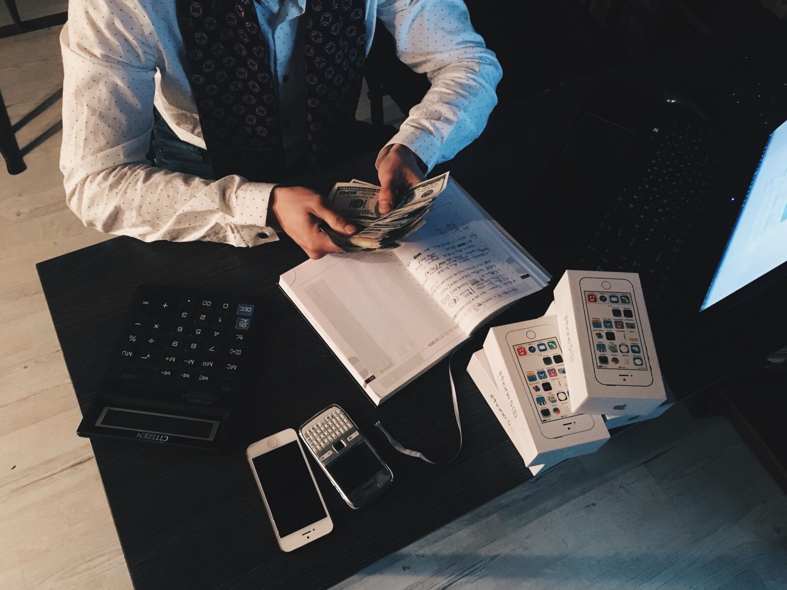 Apple iPhone 6s sample photo. Person, counting, money, with photography