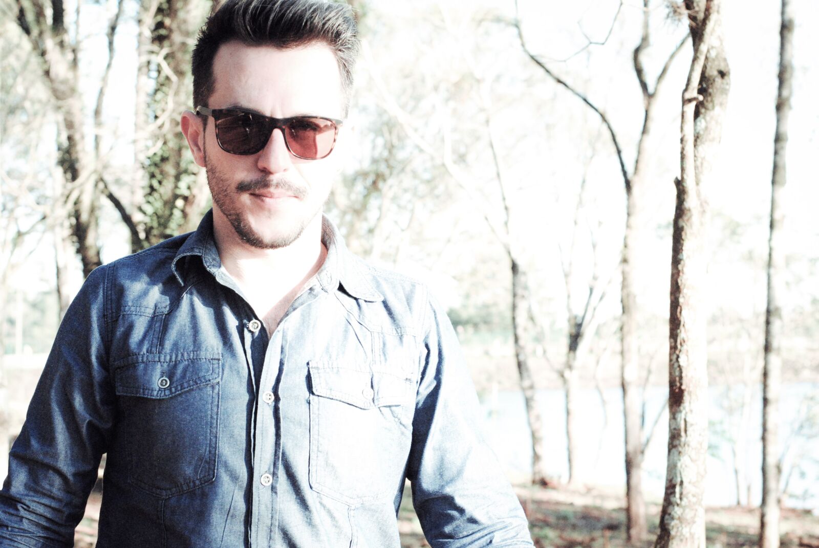 Nikon D3000 sample photo. Glasses, jeans, shirt photography