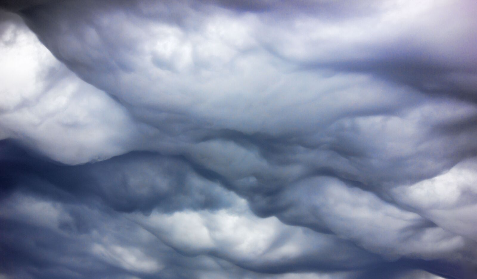 Canon EOS 600D (Rebel EOS T3i / EOS Kiss X5) sample photo. Clouds, storm clouds, storm photography