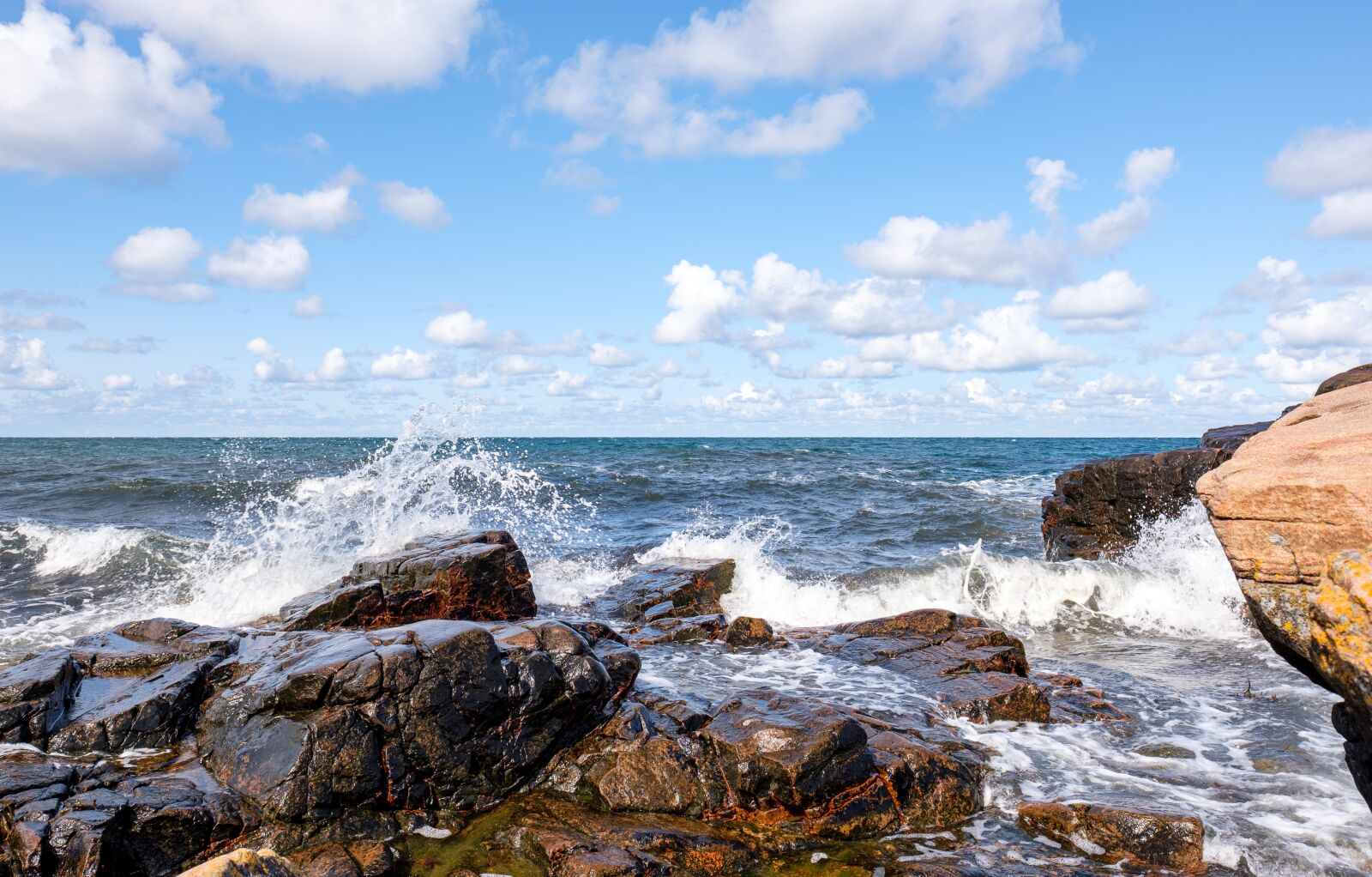 Fujifilm XF 16mm F1.4 R WR sample photo. Coast, beach, rock photography