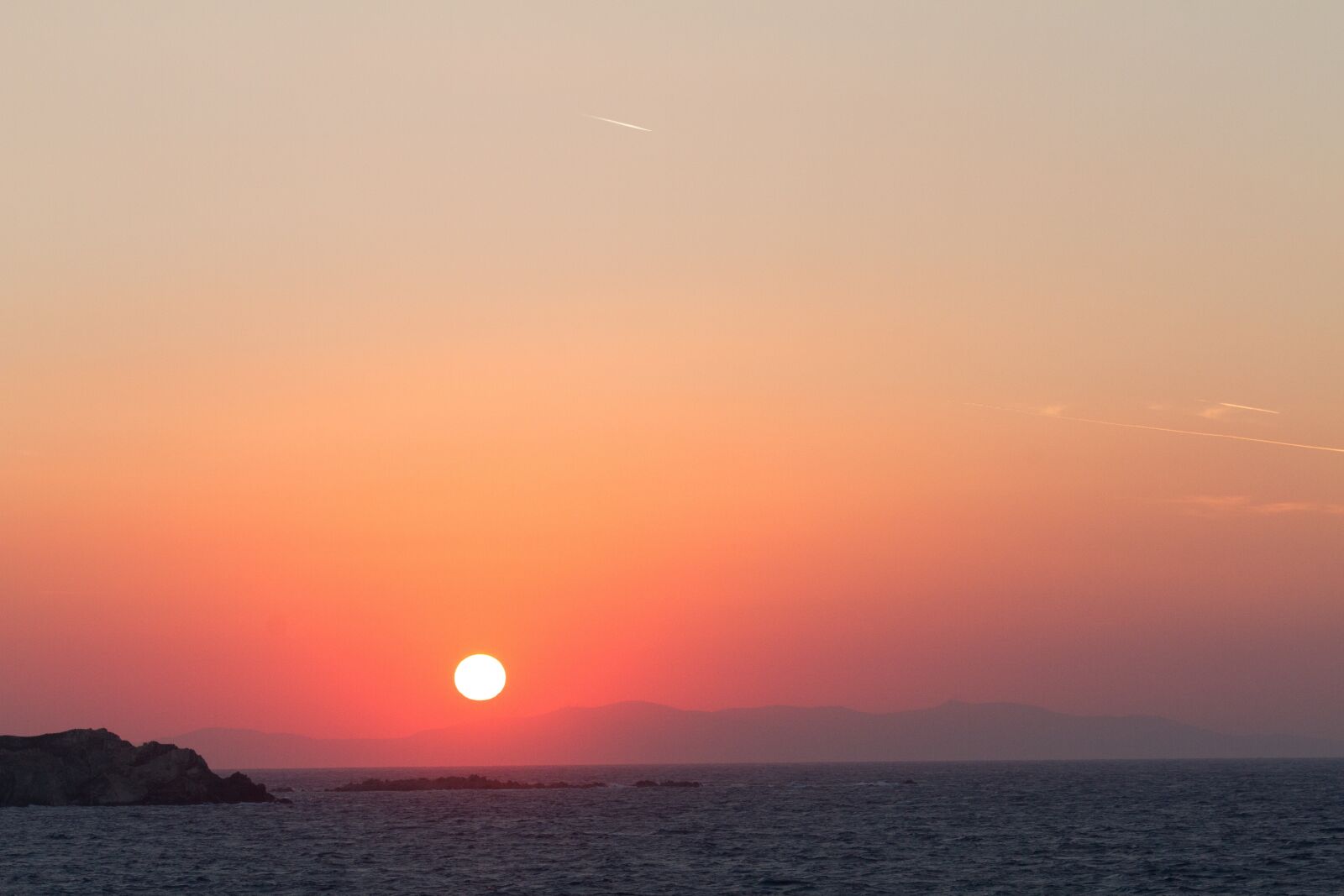 Canon EF-S 55-250mm F4-5.6 IS sample photo. Horizon, mykonos, greece photography