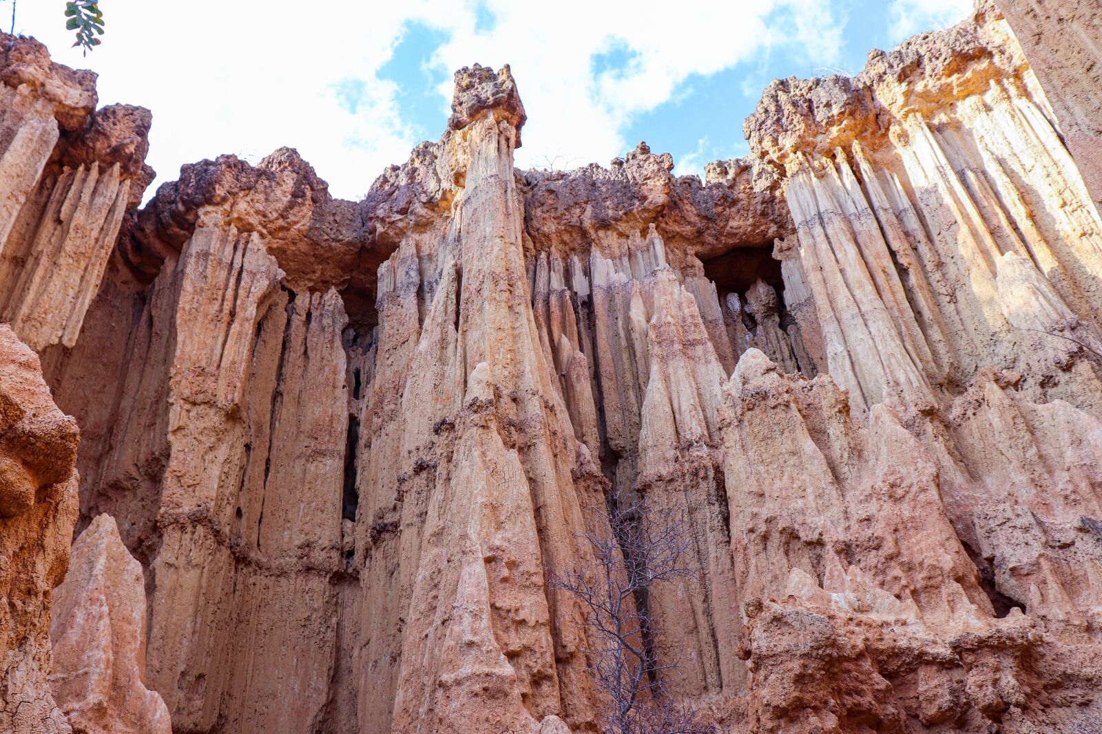 Canon EOS 200D (EOS Rebel SL2 / EOS Kiss X9) sample photo. Rock, stone, cave photography