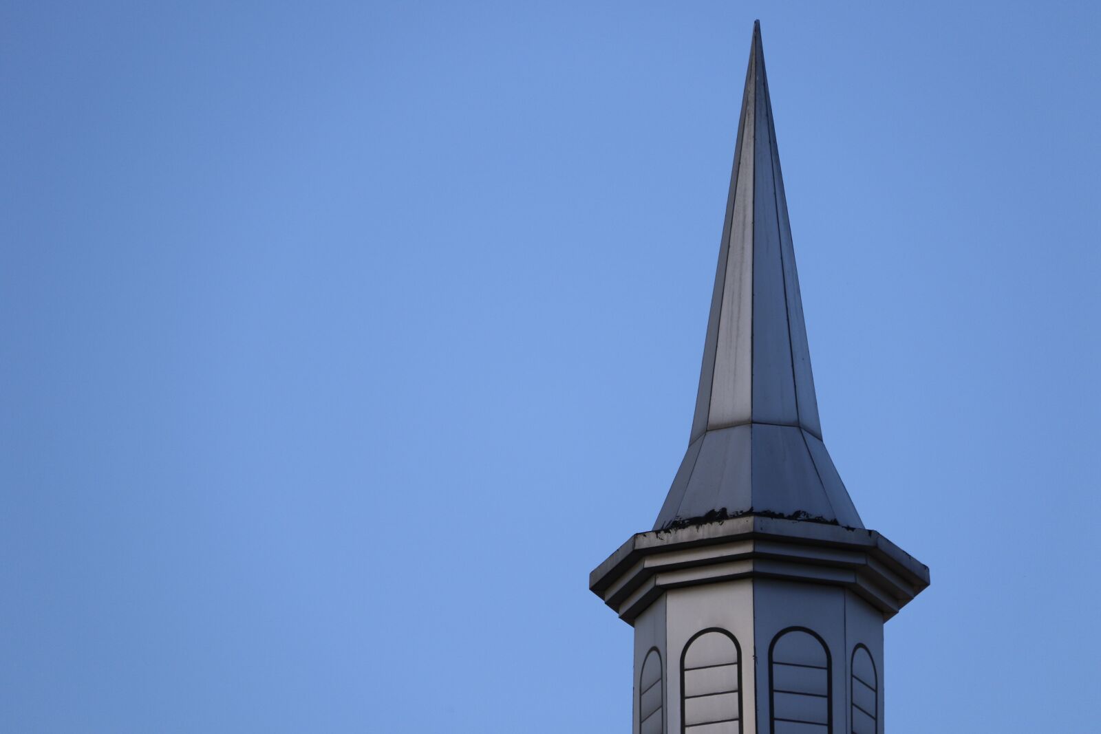 Canon EOS 7D Mark II sample photo. Blue sky, pillar, photography photography