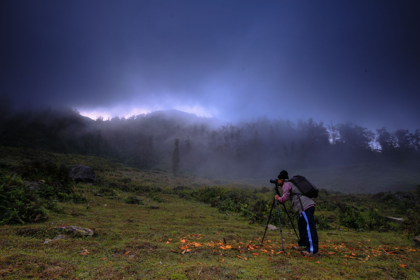 Canon EF 16-35mm F4L IS USM sample photo. Photographer, mountain, the landscape photography