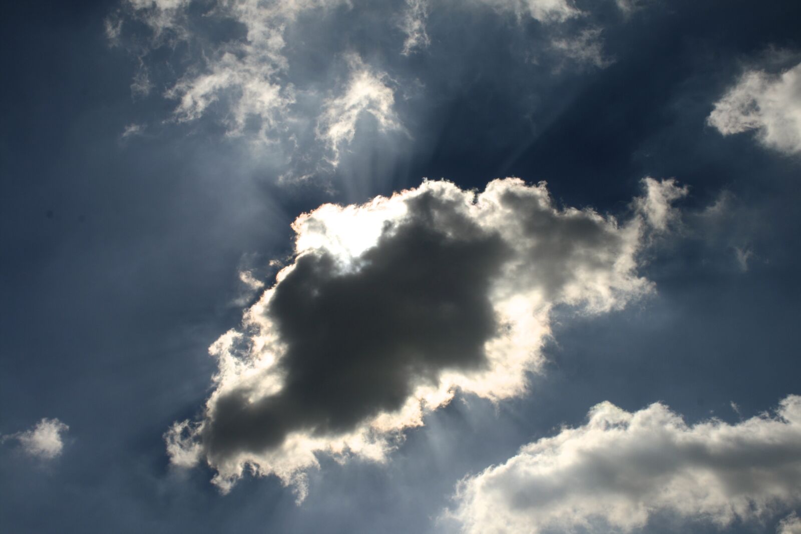 Canon EOS 400D (EOS Digital Rebel XTi / EOS Kiss Digital X) sample photo. Cloud, sky, sun photography