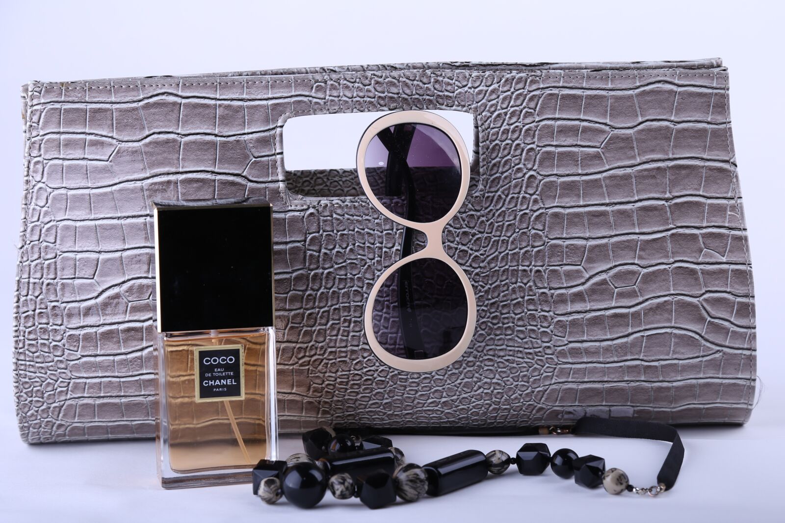 Canon EOS 6D + Canon EF 24-105mm F4L IS USM sample photo. Handbag, perfume, sunglasses photography