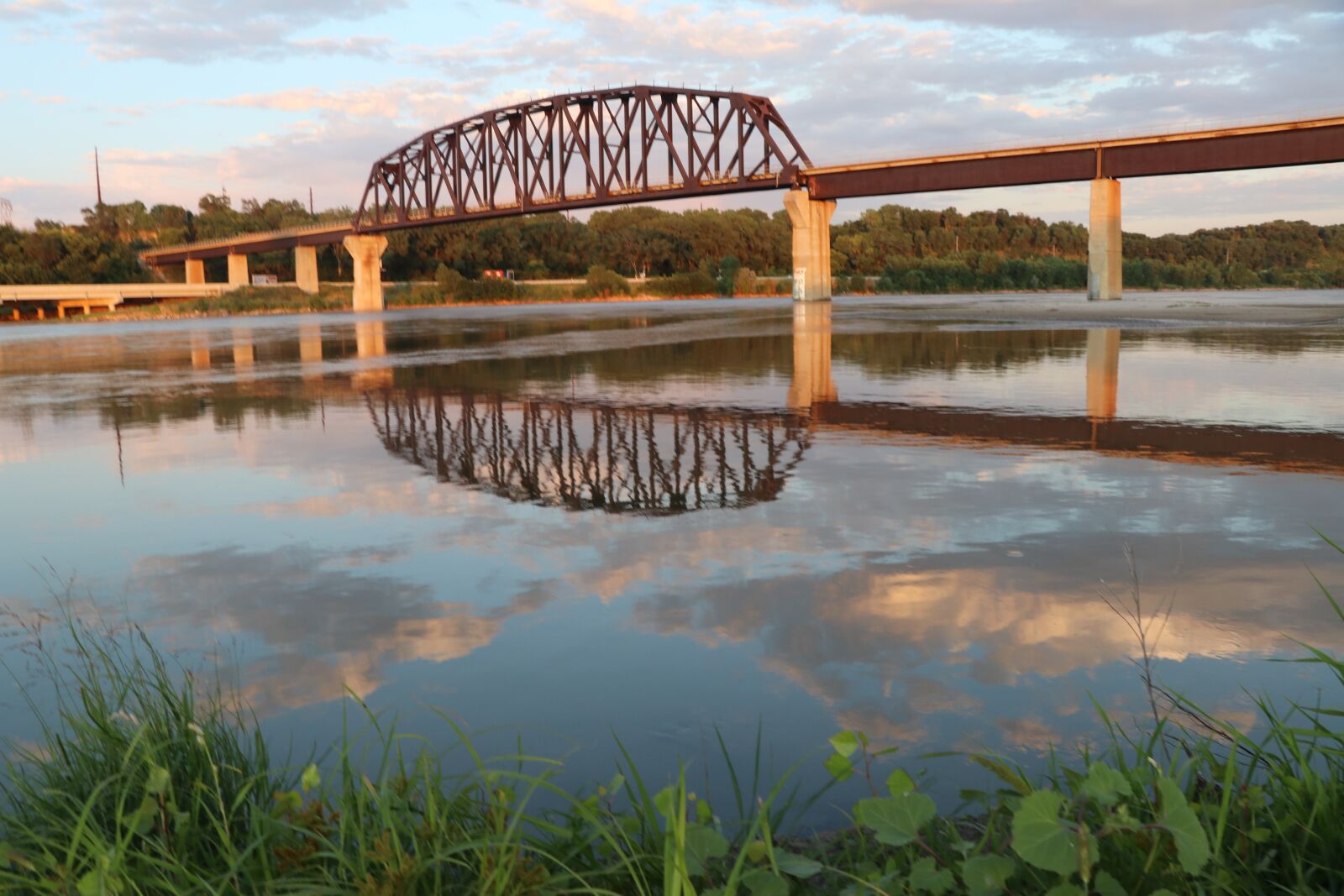 Canon EF-S 18-135mm F3.5-5.6 IS USM sample photo. Water, river, bridge photography