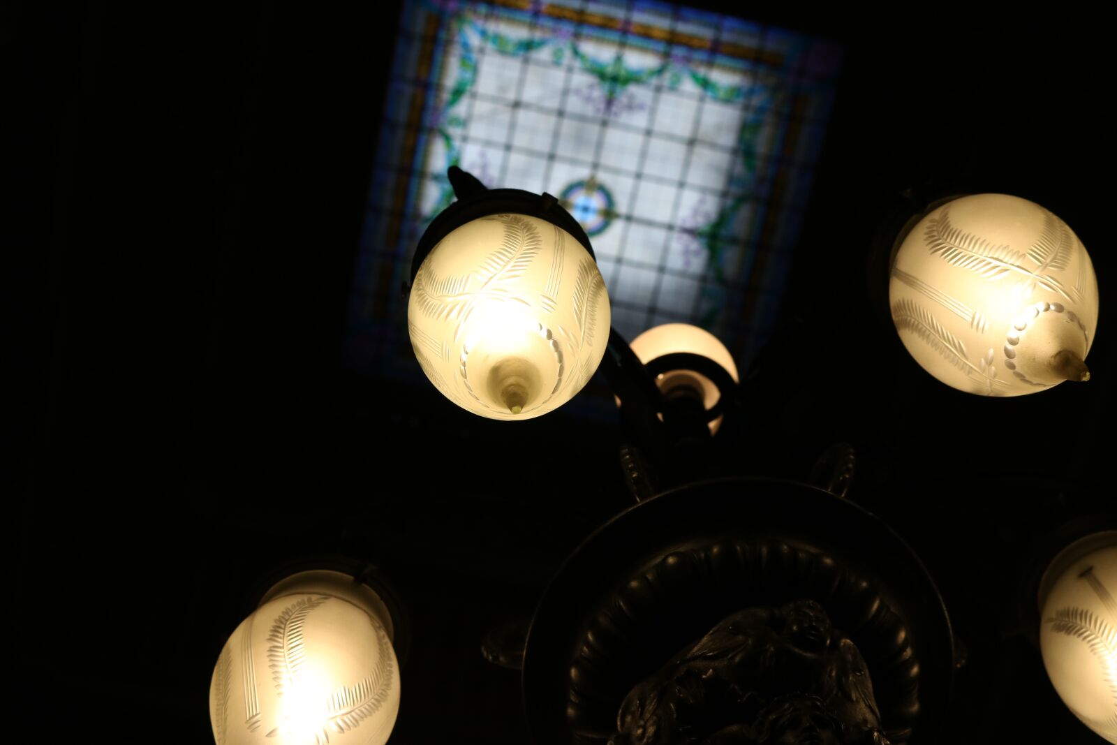 Canon EOS 750D (EOS Rebel T6i / EOS Kiss X8i) sample photo. Lights, chandelier, light photography