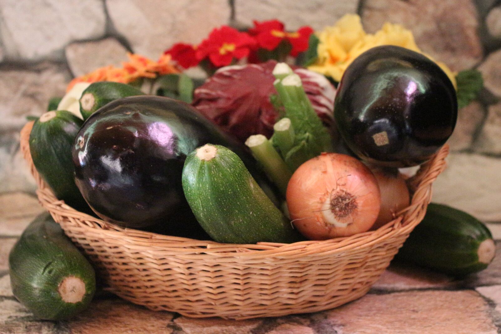 Canon EF-S 18-55mm F3.5-5.6 IS sample photo. Eggplant, zucchini, eat photography