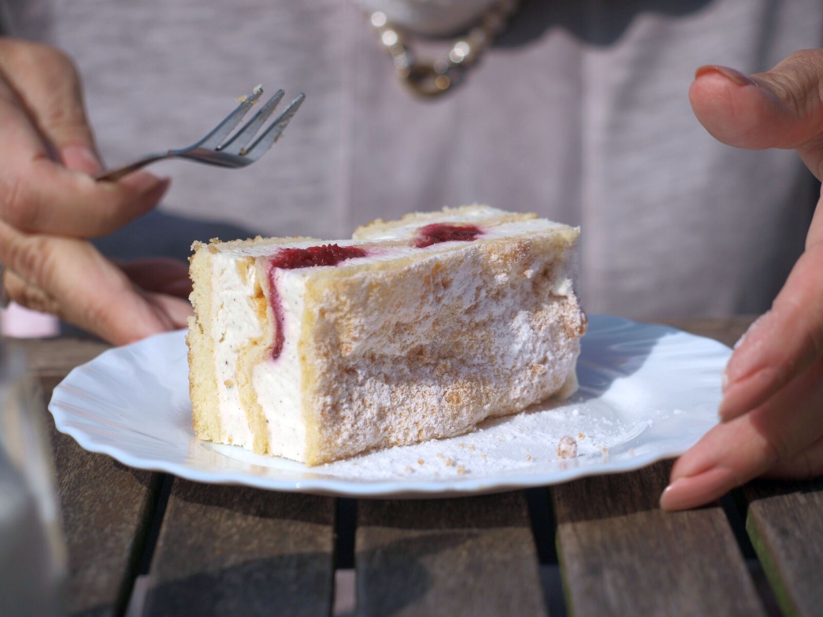 Olympus E-420 (EVOLT E-420) sample photo. Cake, fork, eat photography