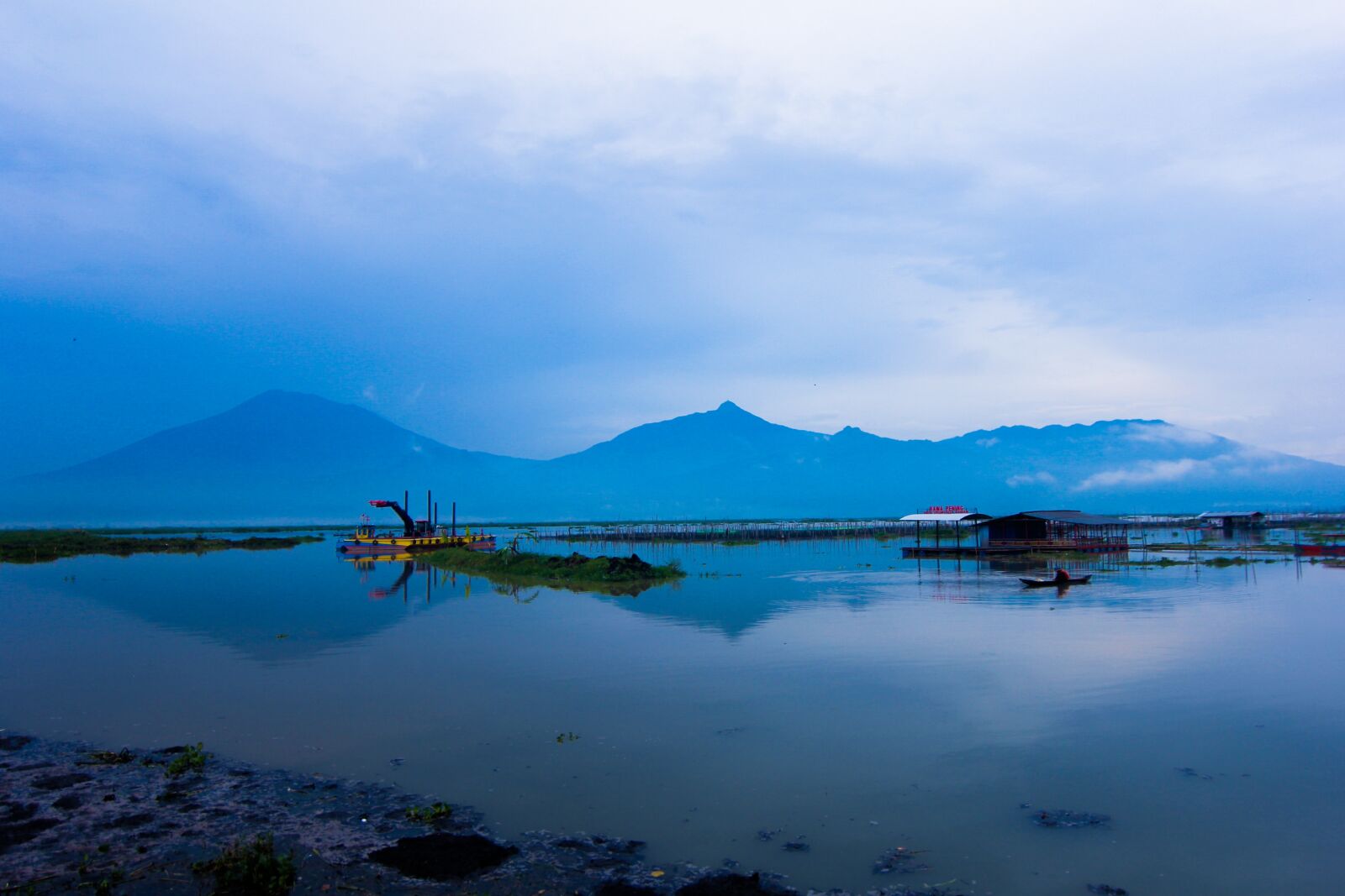 Canon EOS 60D sample photo. Lake, morning, water photography