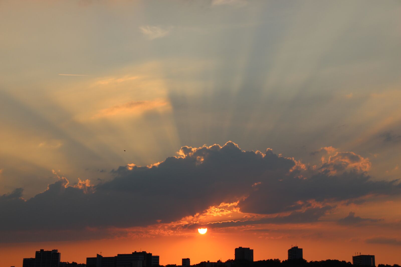 Canon EOS 700D (EOS Rebel T5i / EOS Kiss X7i) sample photo. Stuttgart, sunset, landscape photography