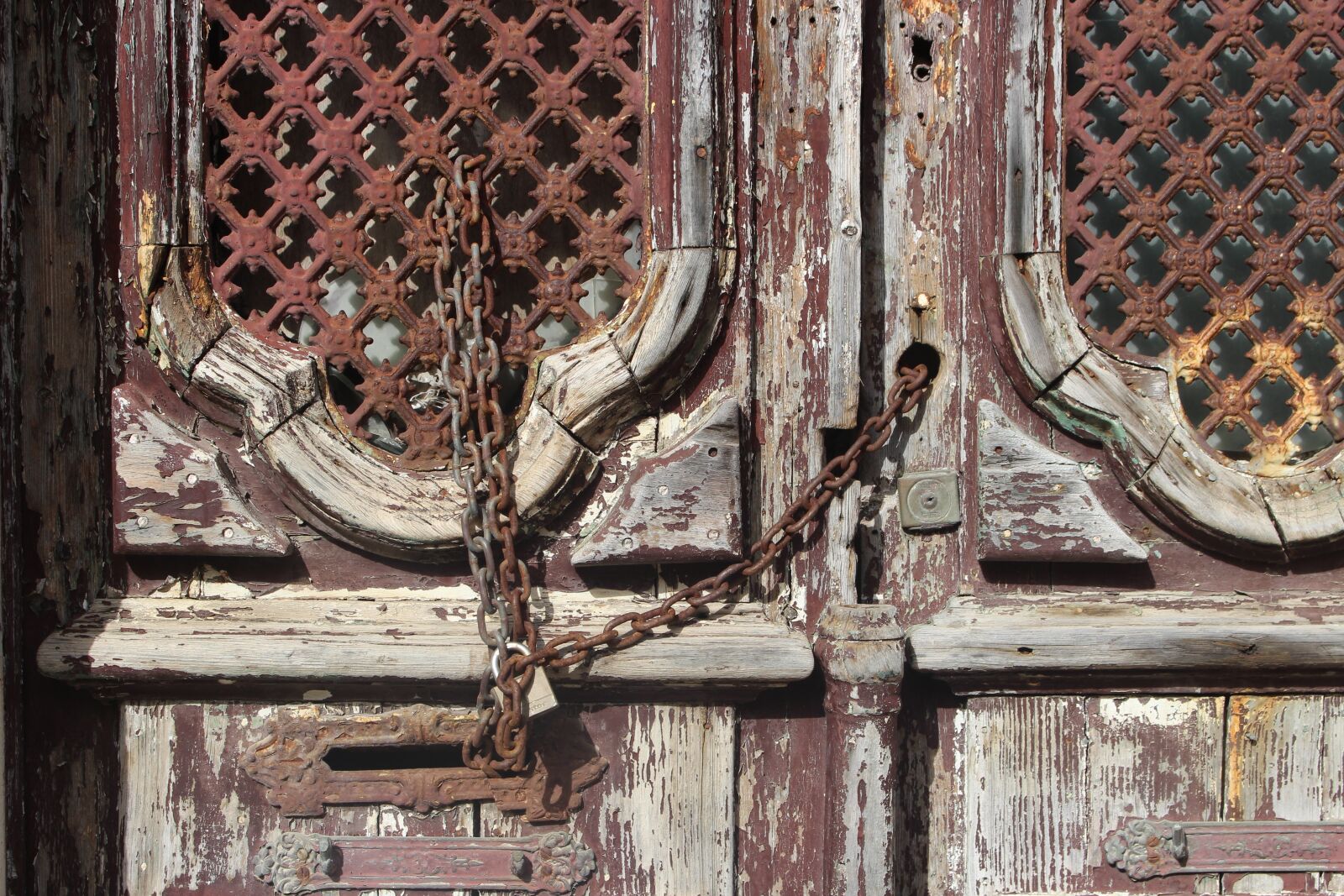 Canon EOS 700D (EOS Rebel T5i / EOS Kiss X7i) sample photo. Door, castle, closed photography