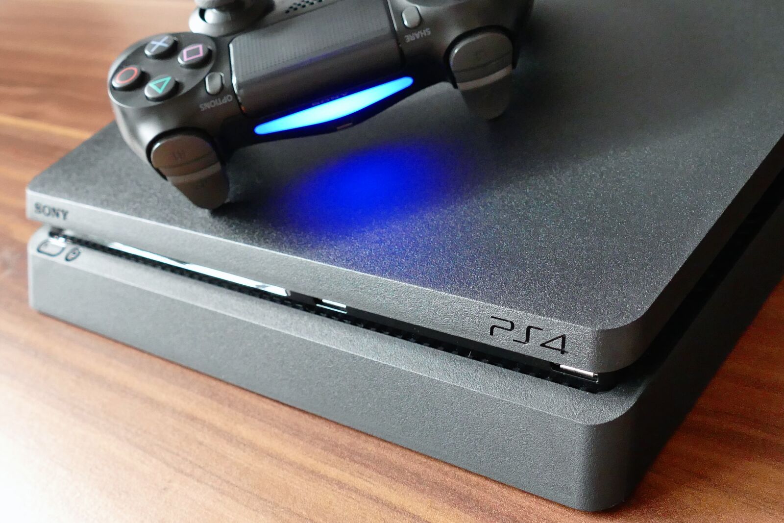 Panasonic Lumix DMC-FZ1000 sample photo. Ps4, playstation, playstation 4 photography