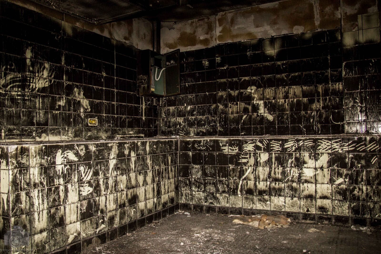 Canon EOS 60D sample photo. Brand, dilapidated, ruin photography