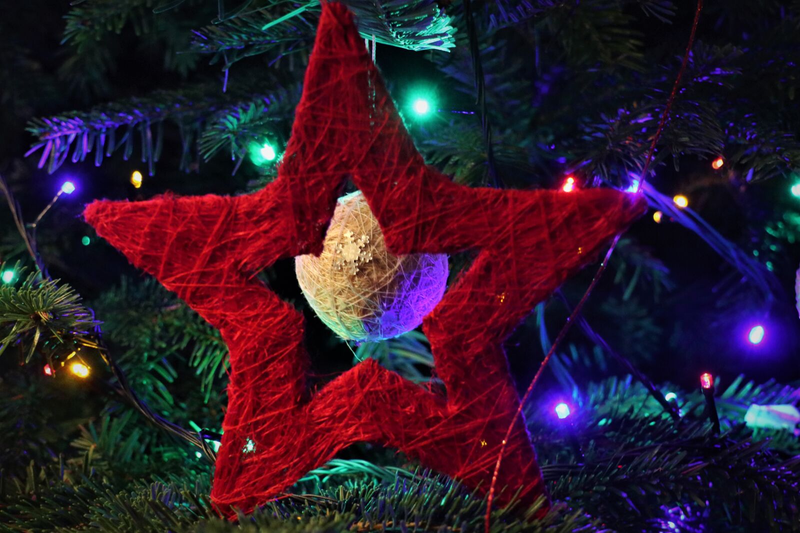 Canon EOS M6 sample photo. Holidays, christmas tree, decoration photography