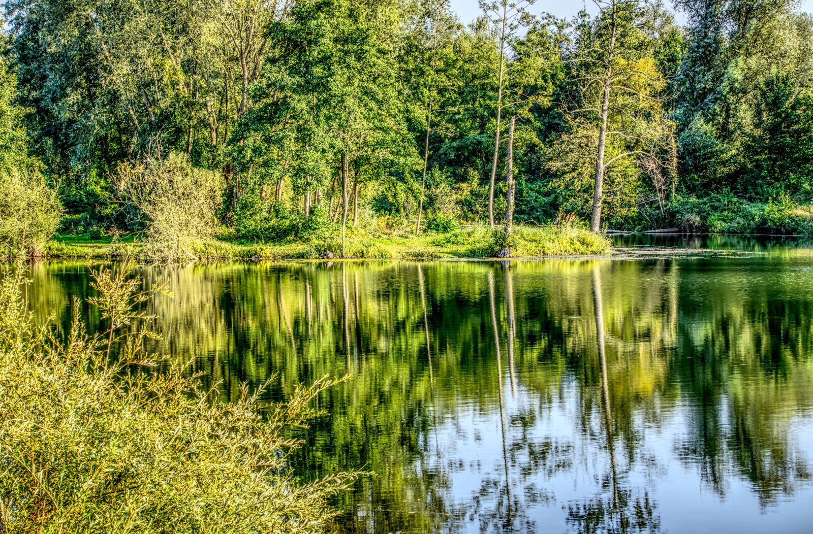 Sony E 55-210mm F4.5-6.3 OSS sample photo. Water, lake, mirroring photography