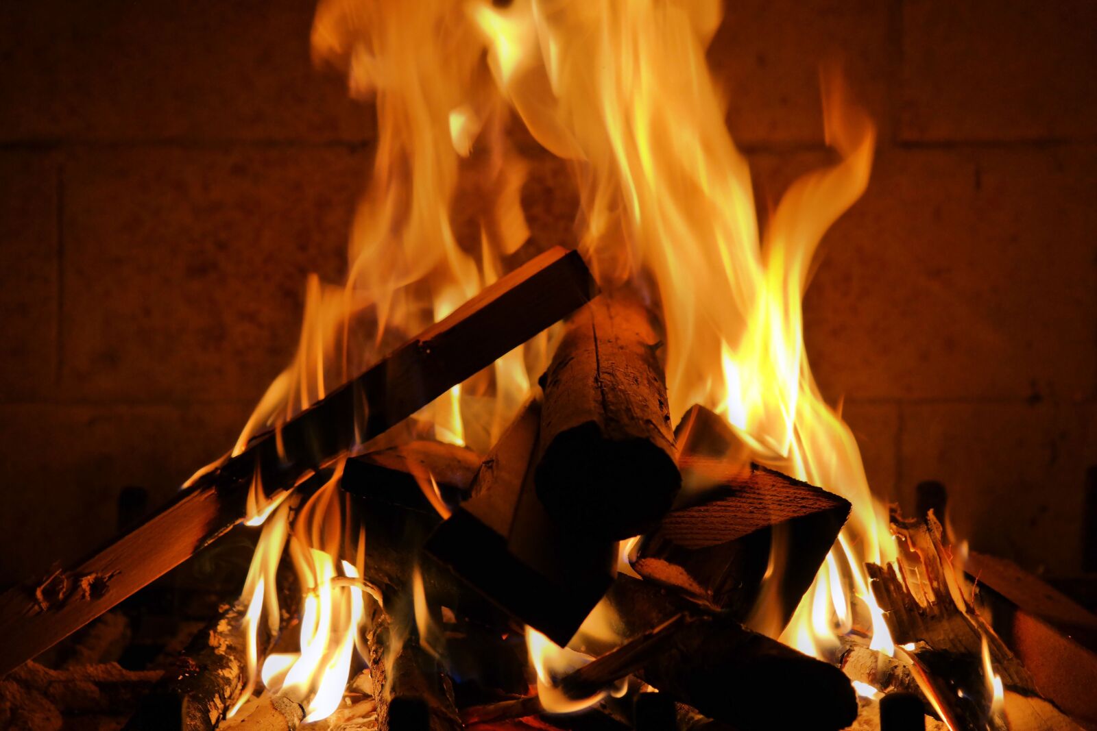 Samsung NX30 sample photo. Fire, winter, warm photography