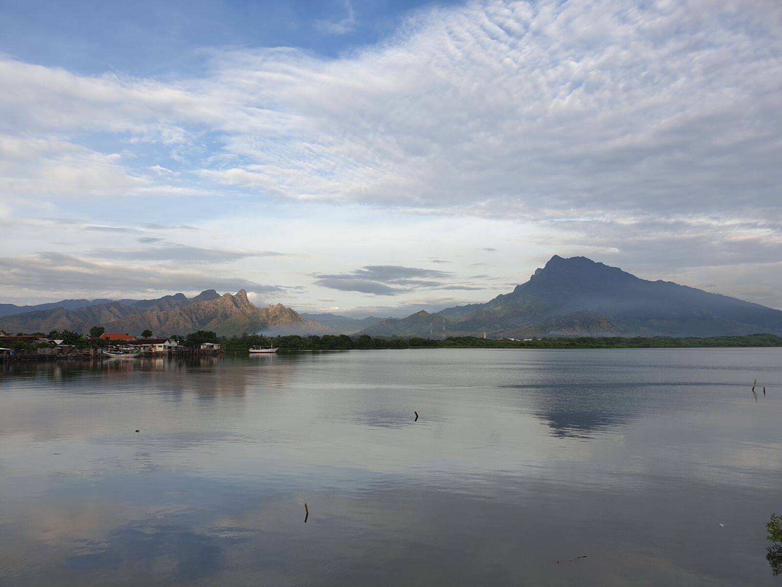 Samsung Galaxy Note9 sample photo. Mountain, ocean, mirror photography