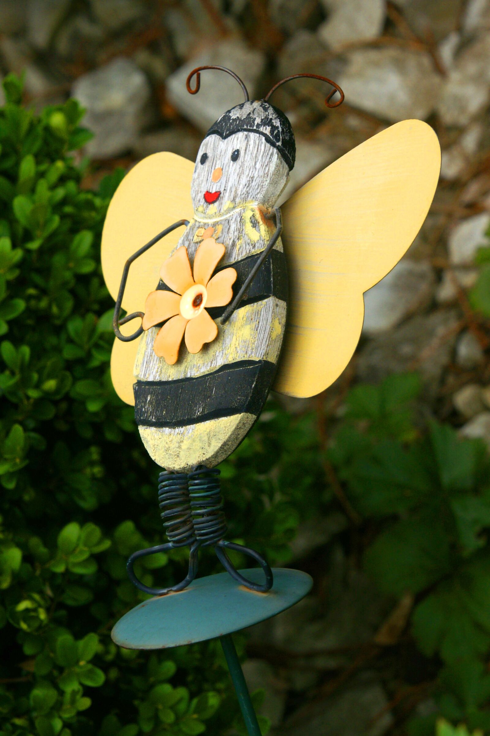 Sony Alpha DSLR-A700 sample photo. Bee, deco, garden photography