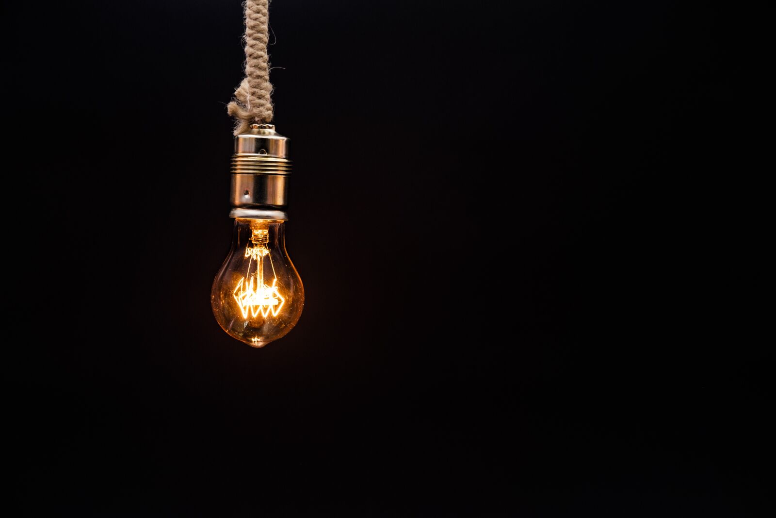 Fujifilm X-T2 + Fujifilm XF 35mm F2 R WR sample photo. Lamp, light bulb, bulbs photography