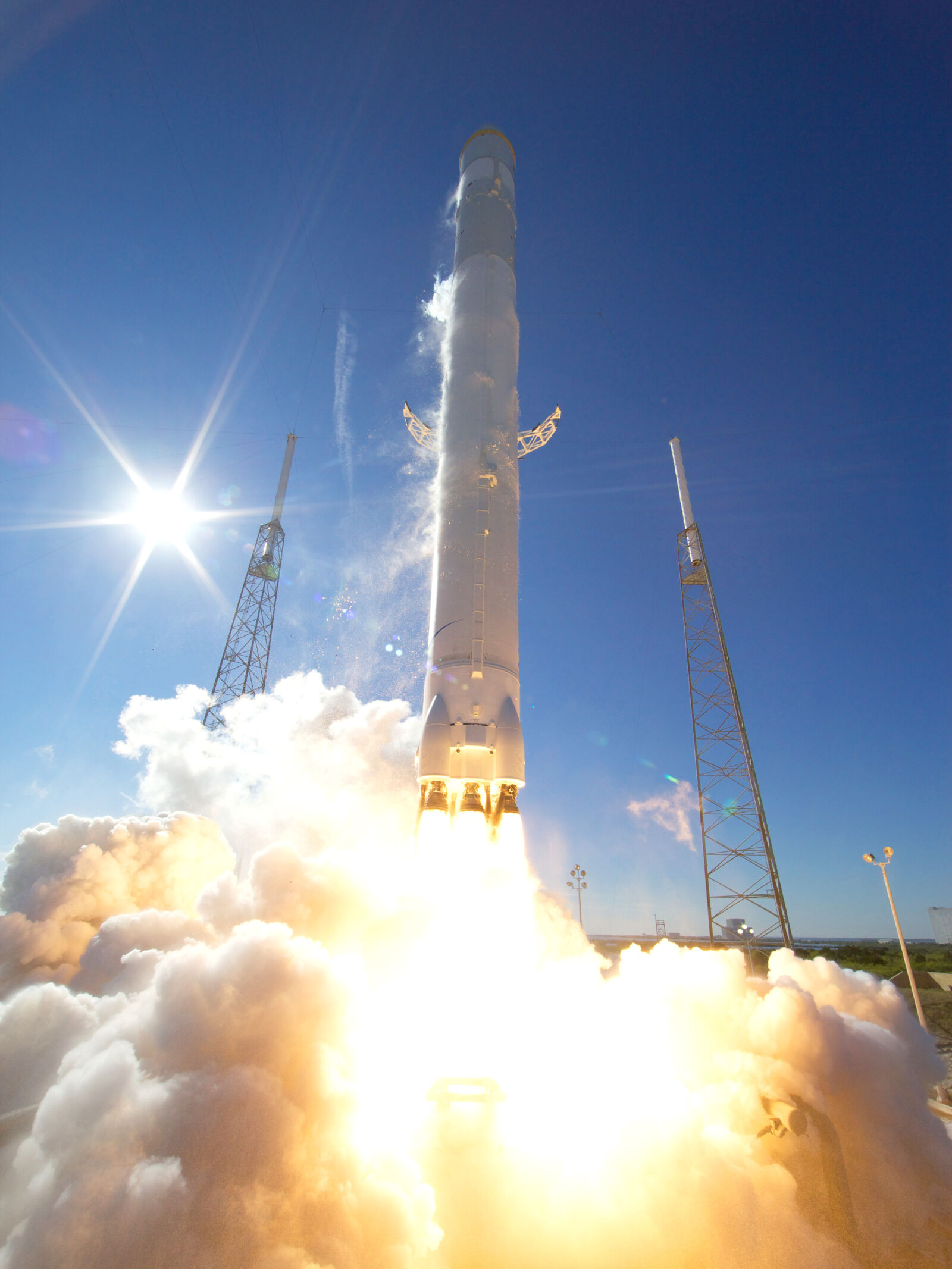 Canon EOS 5D Mark II sample photo. Rocket, launch, space, discovery photography