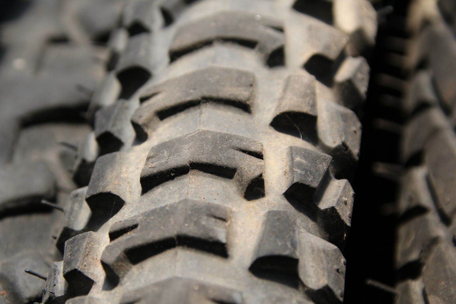 Canon EOS 1200D (EOS Rebel T5 / EOS Kiss X70 / EOS Hi) sample photo. Bike, hose, wheel photography