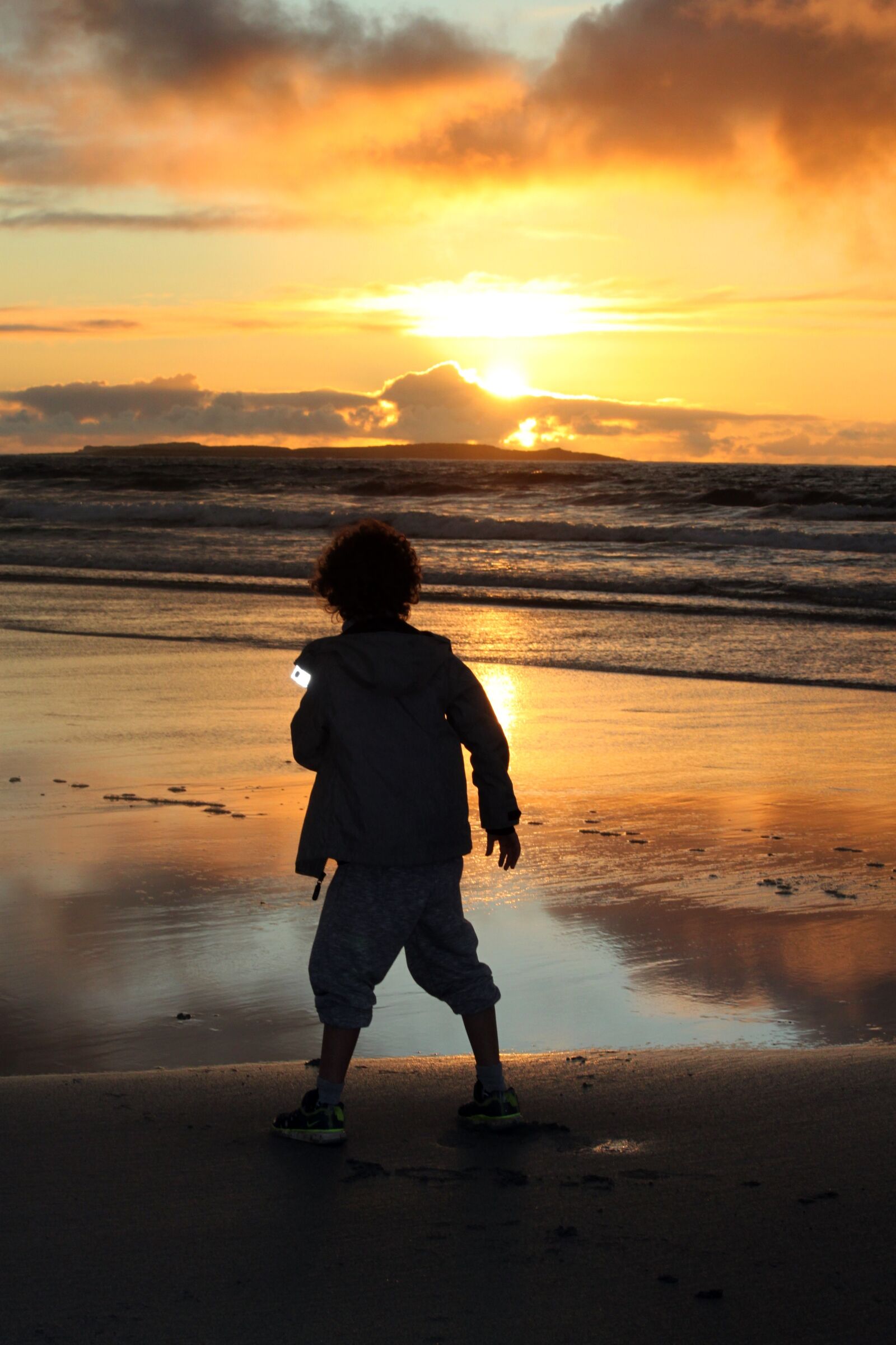 Canon EOS 500D (EOS Rebel T1i / EOS Kiss X3) sample photo. Boy, sunset, evening photography