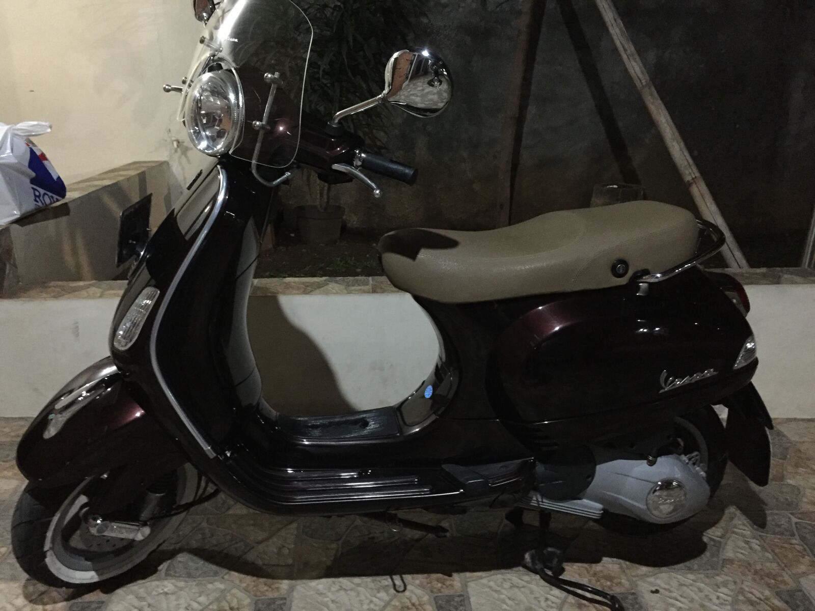 iPhone 6 back camera 4.15mm f/2.2 sample photo. Piaggio, scooter, vespa photography