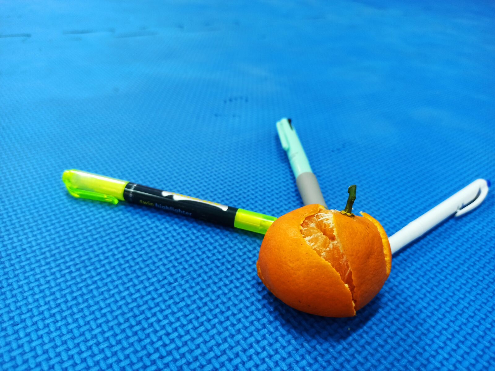 Xiaomi Redmi Note 8 Pro sample photo. Writing pen, feel, beautiful photography