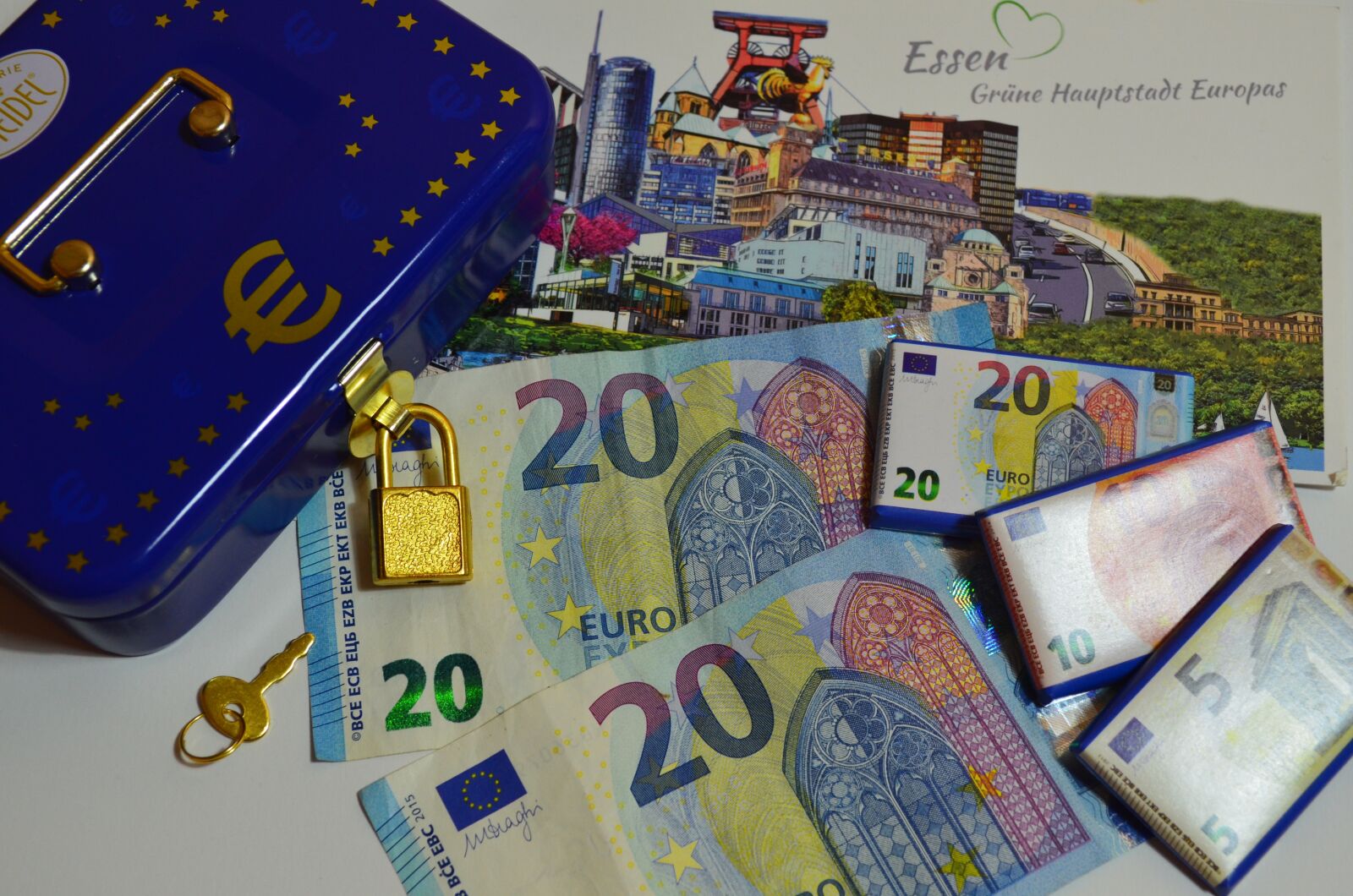 Nikon D5100 sample photo. Economía, dinero, euro photography