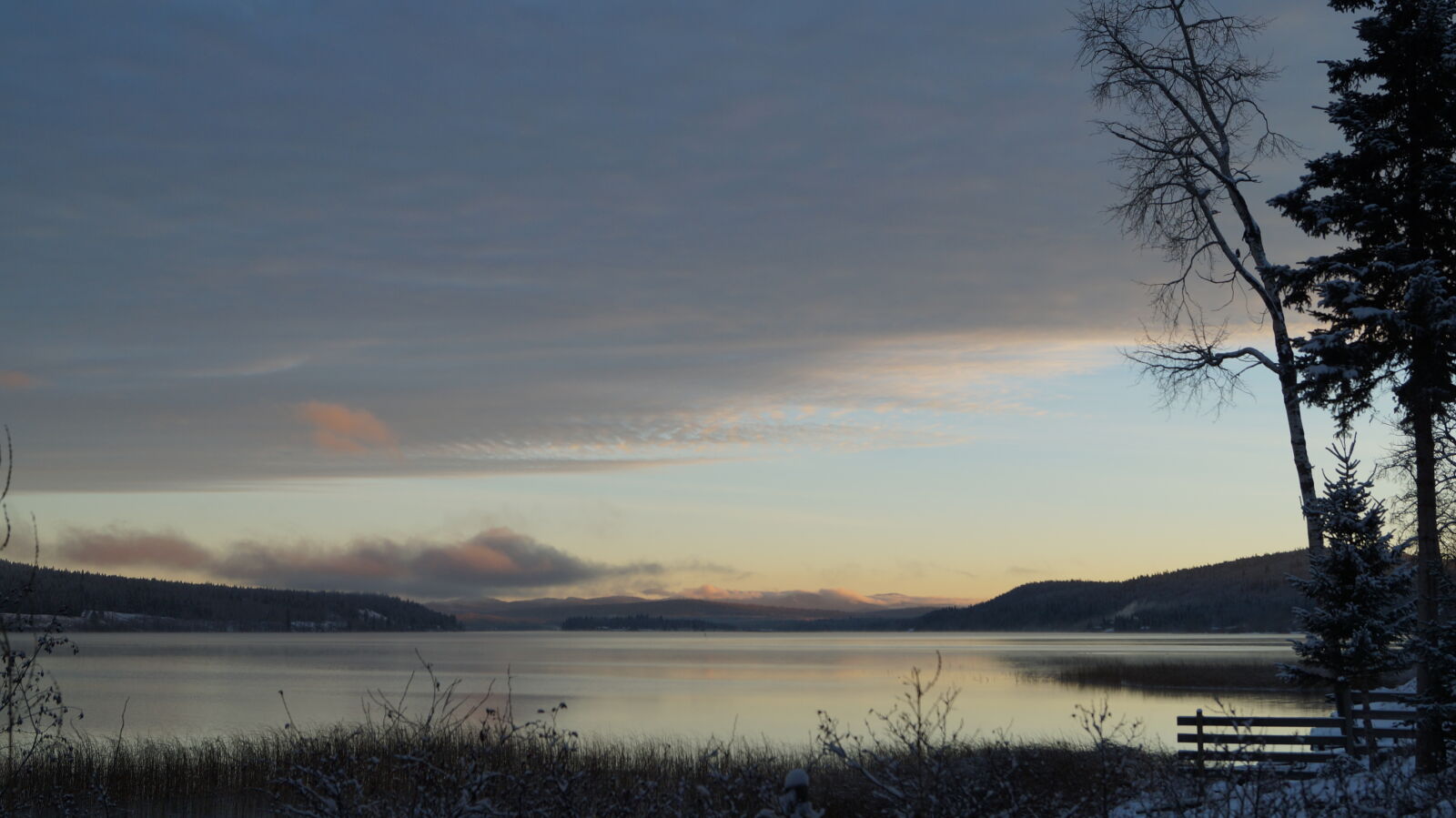 Sony DT 18-55mm F3.5-5.6 SAM II sample photo. Scenic, view, of, lake photography