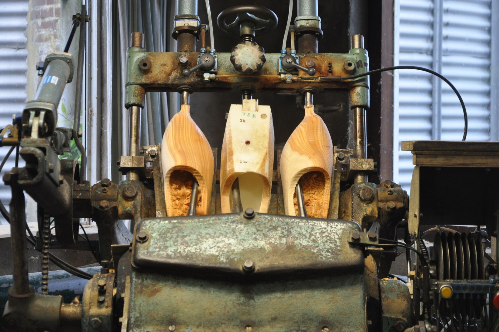 Nikon D5000 sample photo. Woodworking, manufactory, machine photography
