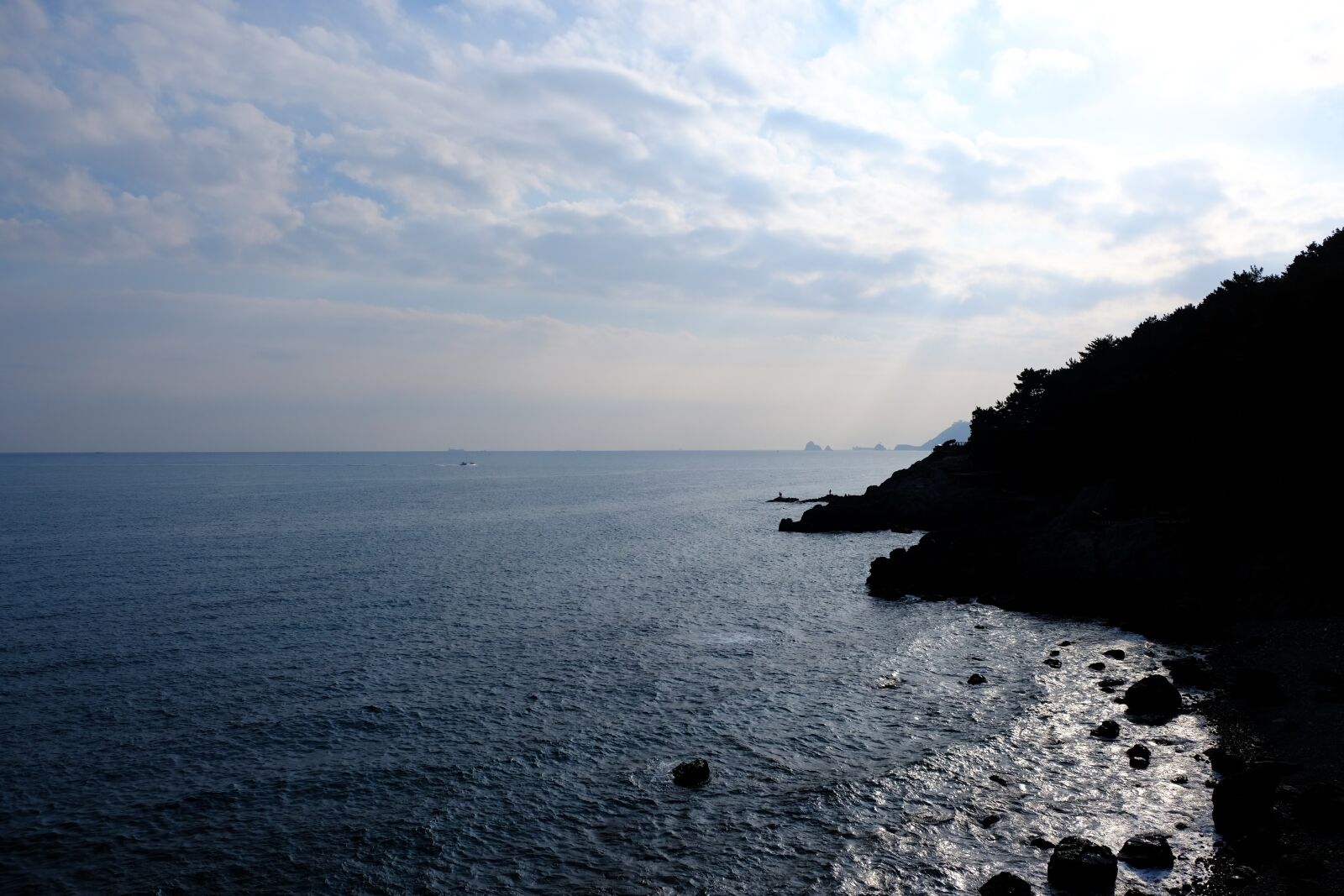 Fujifilm X-T2 sample photo. Rugged, coastline, silhouette photography