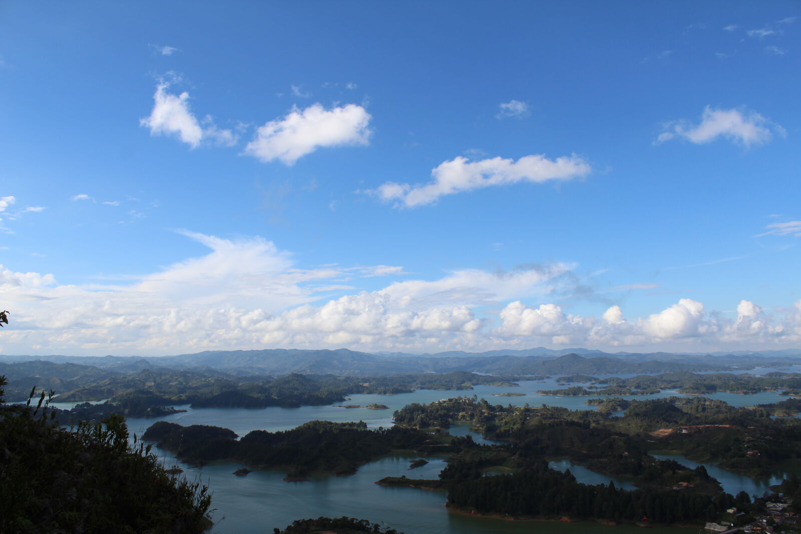 Canon EOS 1300D (EOS Rebel T6 / EOS Kiss X80) sample photo. Blue, sky, guatape, lake photography