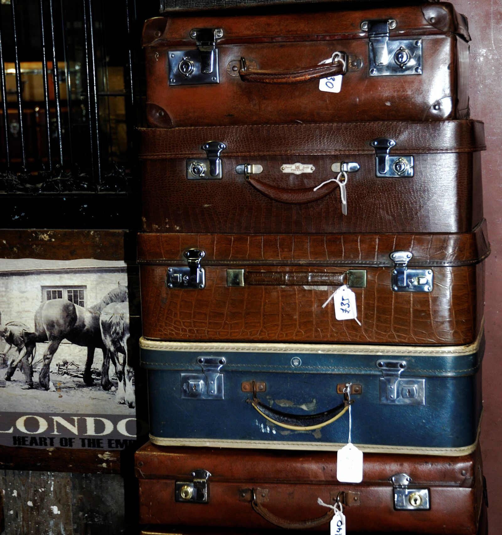 Nikon D200 sample photo. Luggage, stack, castle photography