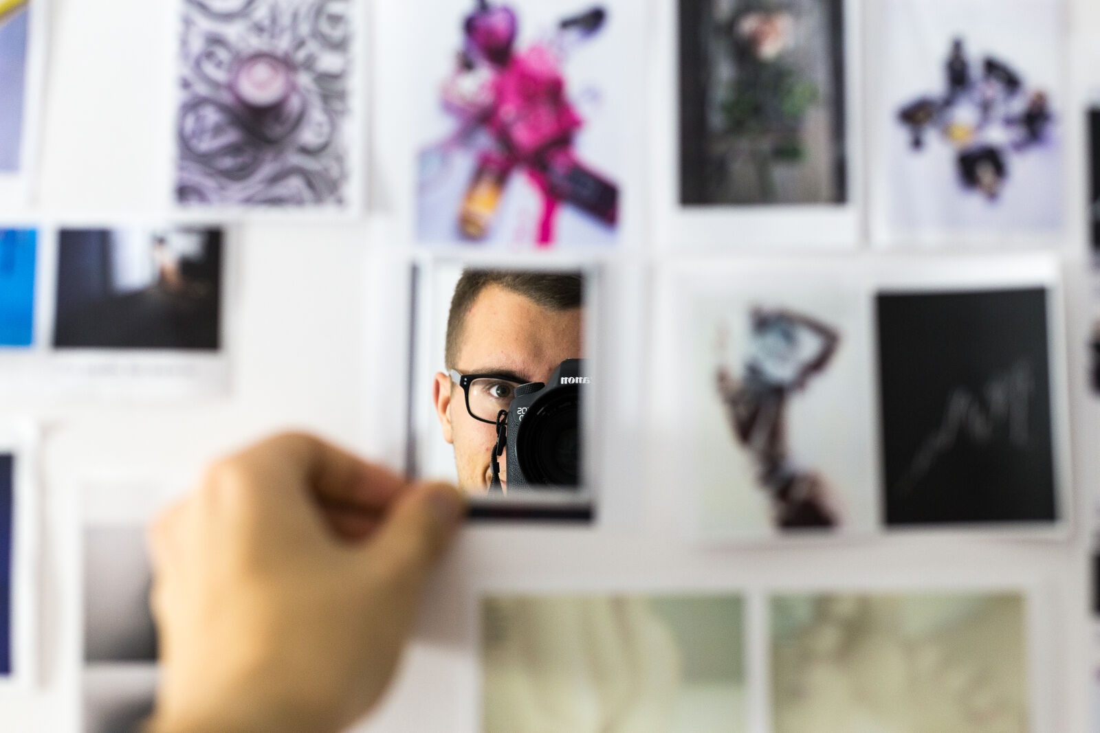 Canon EOS 6D + Canon EF 50mm F1.4 USM sample photo. Wall, picture, photo, portrait photography