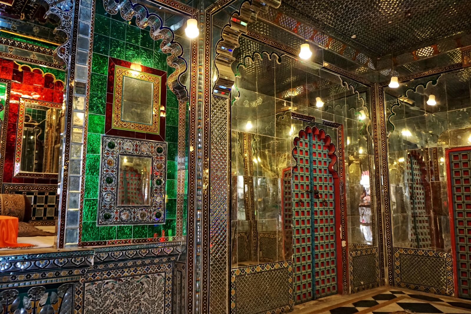 Sony a6000 + Sony E 18-55mm F3.5-5.6 OSS sample photo. Udaipur, city palace, india photography