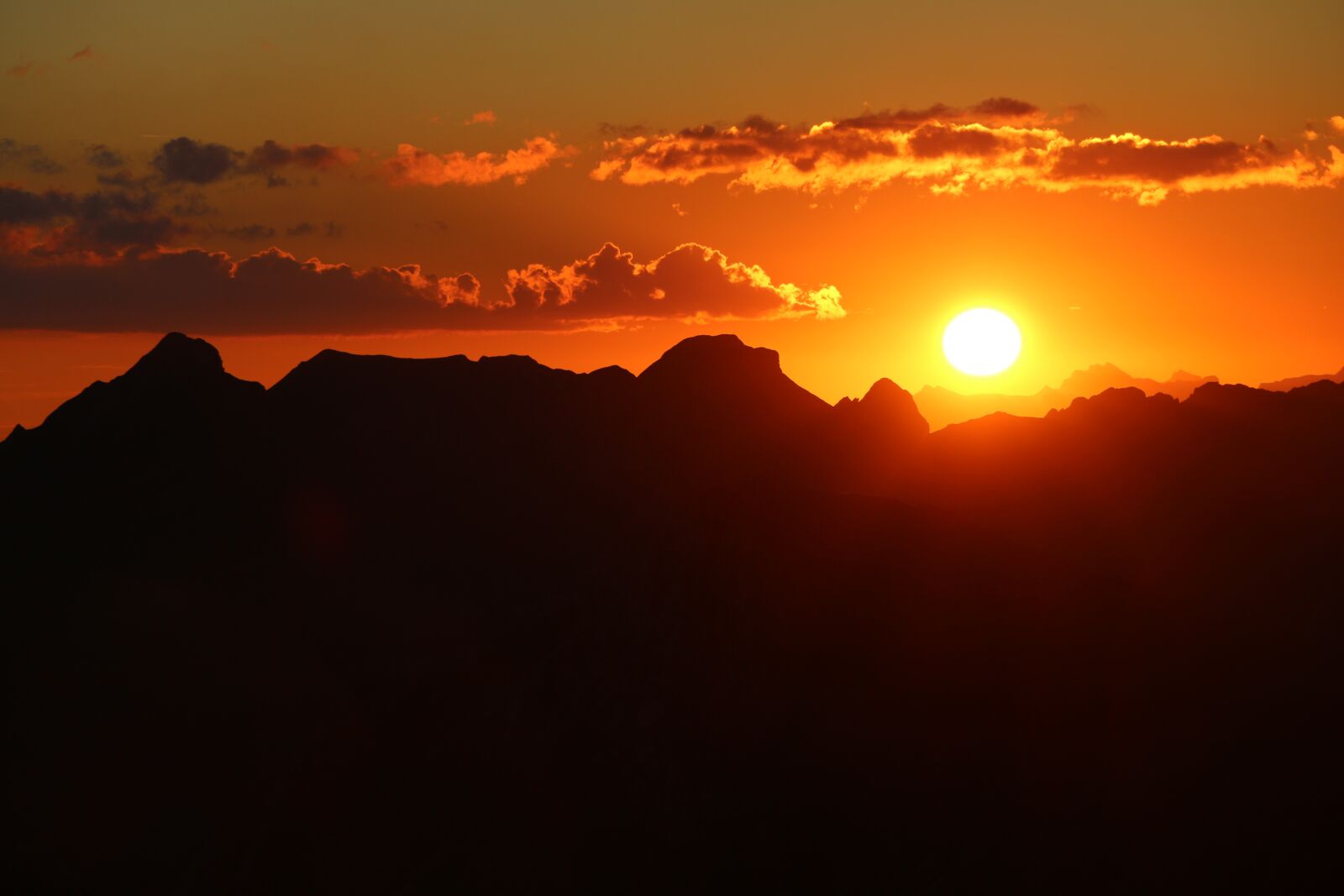 Canon EOS 70D sample photo. Sunrise, mountain, rays photography