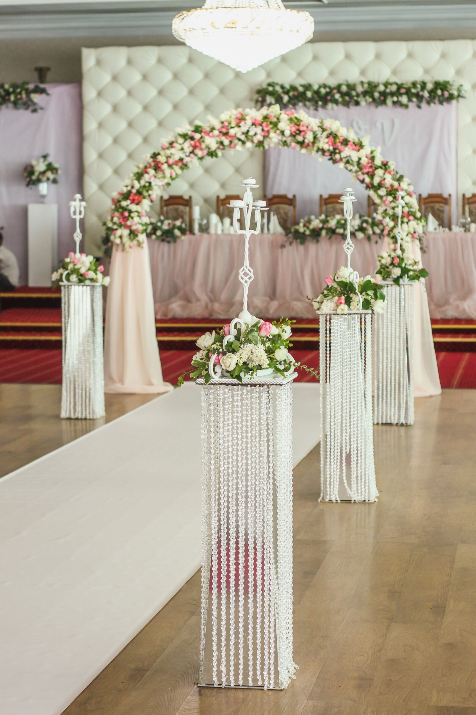 Canon EOS 600D (Rebel EOS T3i / EOS Kiss X5) + Canon EF 50mm F1.8 II sample photo. Decor, flowers, wedding photography