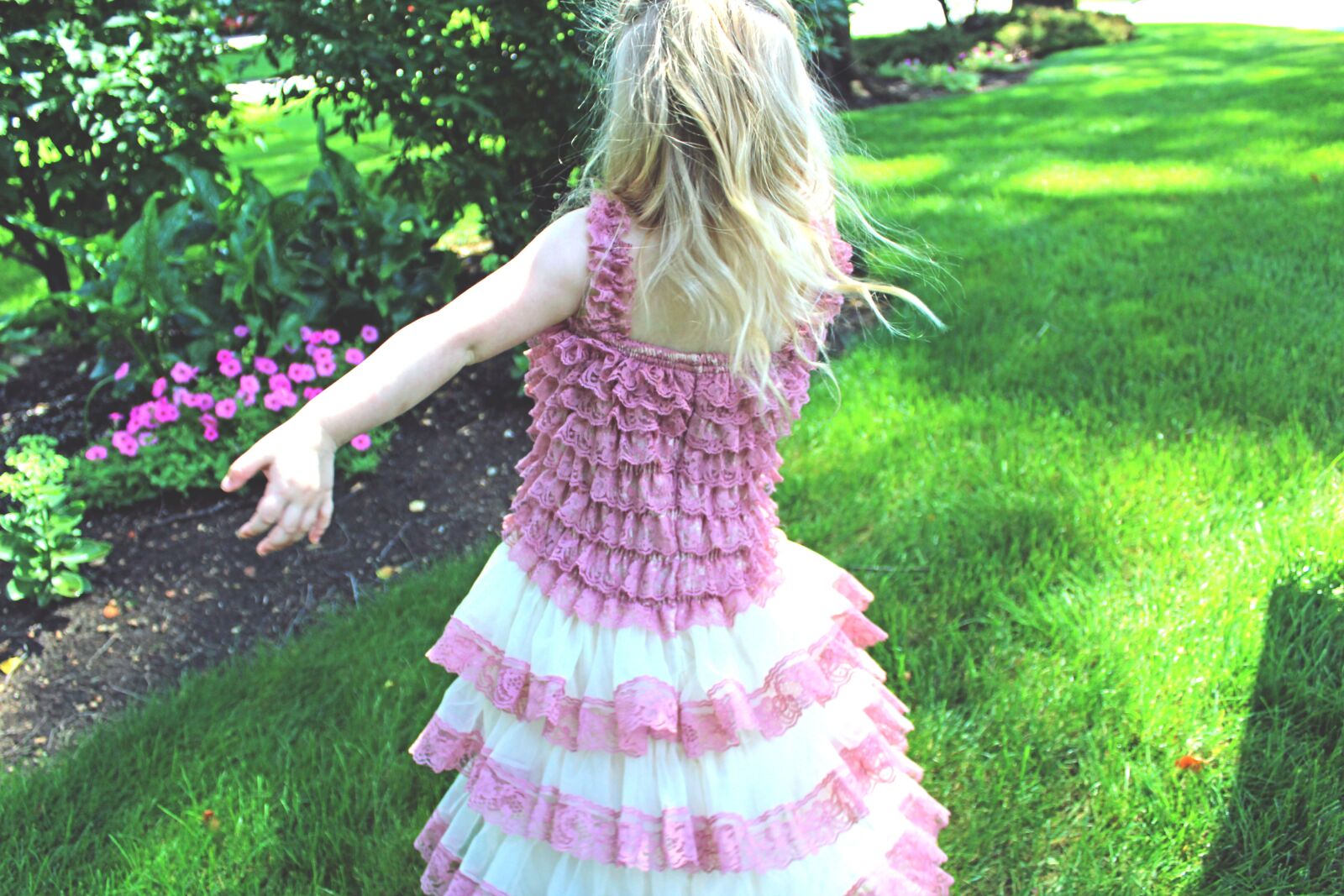 Canon EOS 1200D (EOS Rebel T5 / EOS Kiss X70 / EOS Hi) sample photo. Girl, pink, dress photography