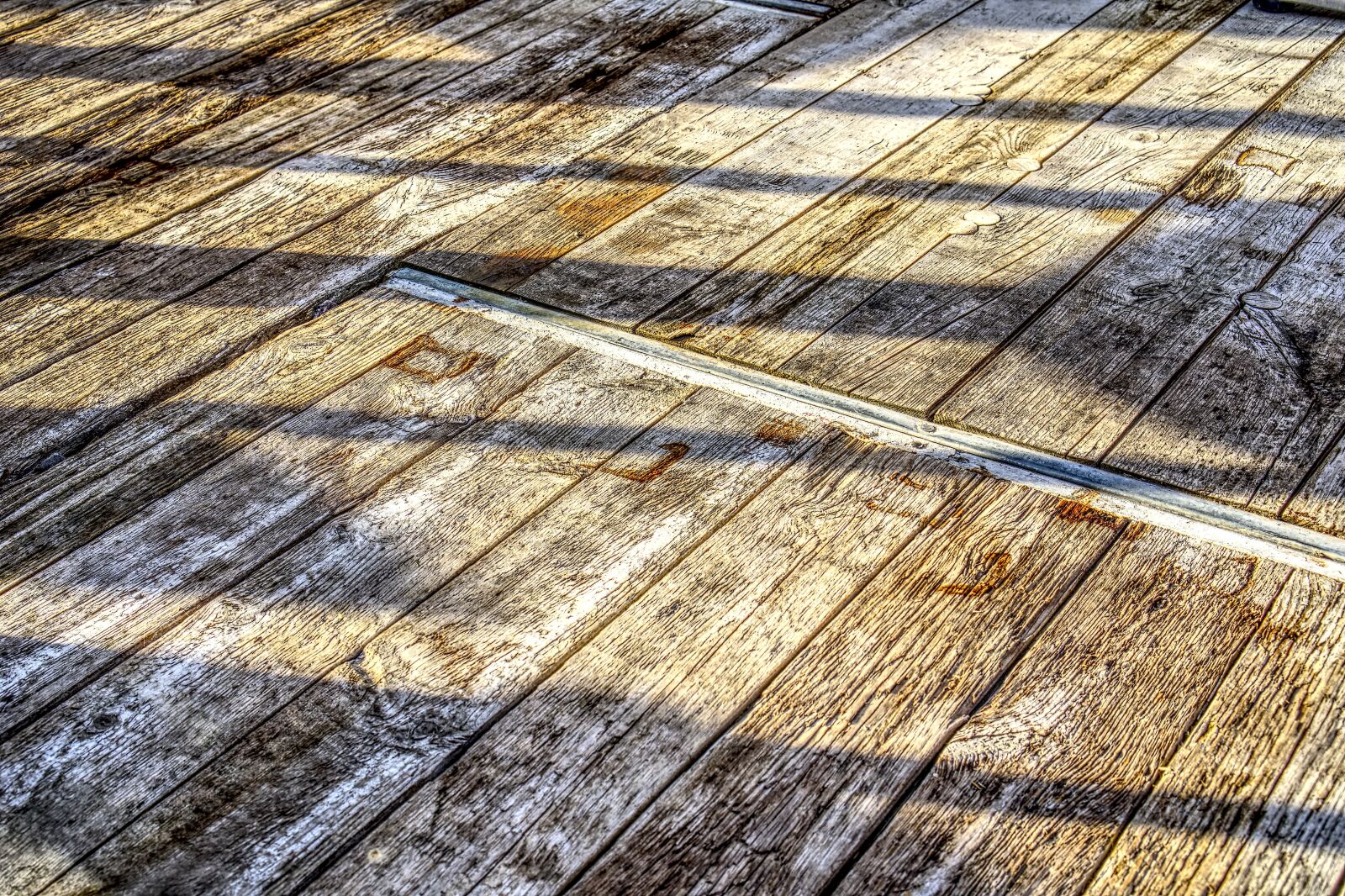 Sony a6000 + Sony E 35mm F1.8 OSS sample photo. Wood, ground, planks photography