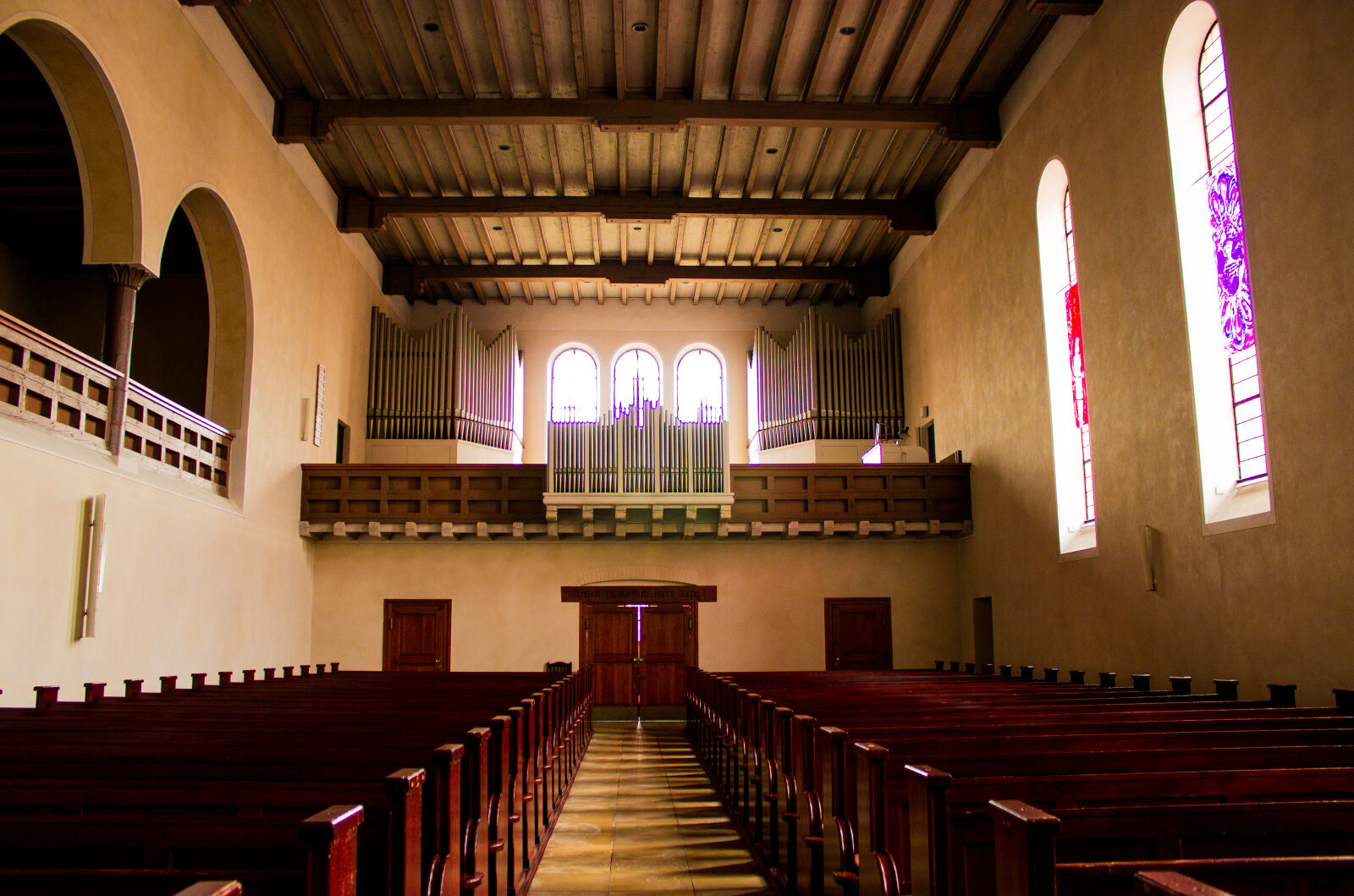 Canon EOS 600D (Rebel EOS T3i / EOS Kiss X5) sample photo. Church, church, pews, classic photography