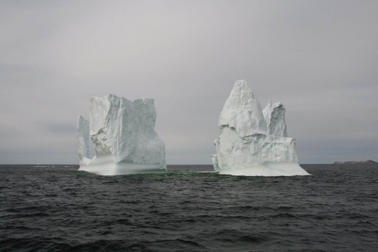 Canon EOS 400D (EOS Digital Rebel XTi / EOS Kiss Digital X) sample photo. Iceberg, newfoundland, ocean photography